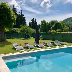 https://chez-elles.hotels-rhonealpes.com